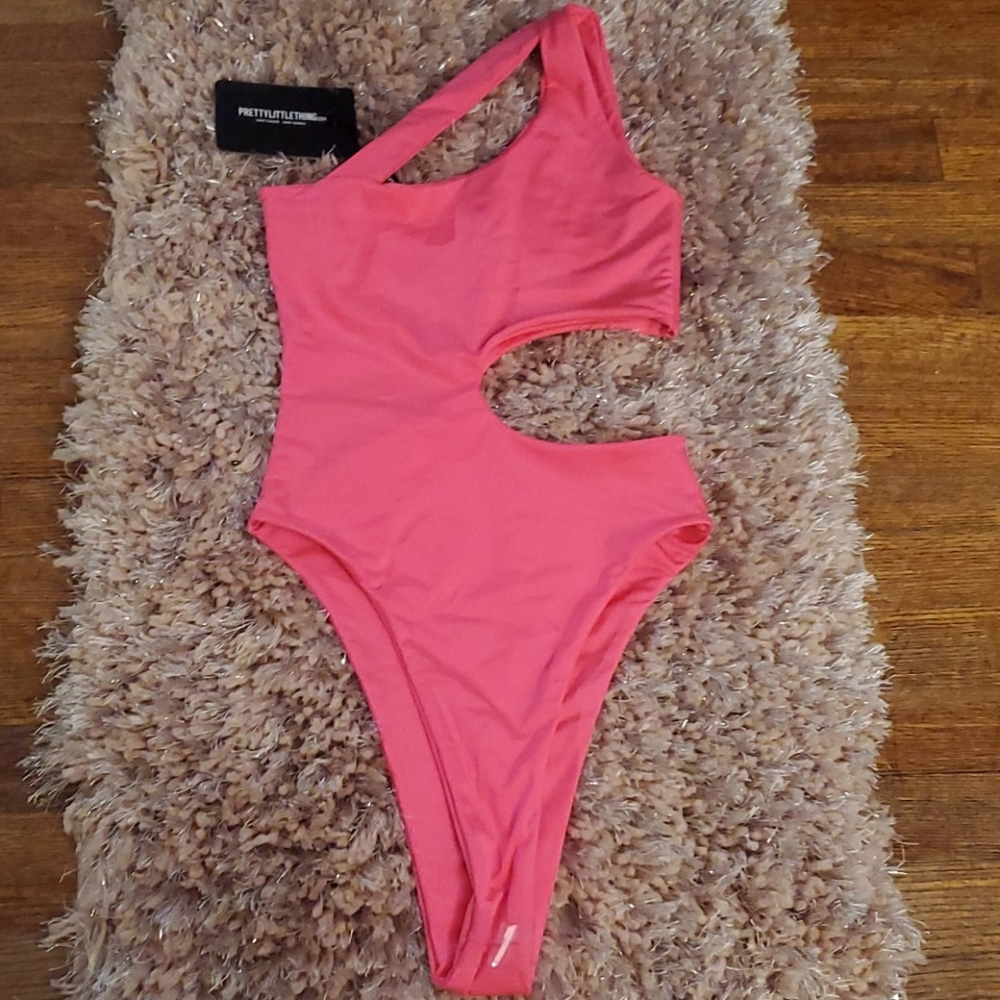 Prettylittlething swimsuit